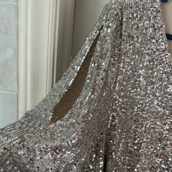 Cable & Gauge Sparkling Silver Sequin Top, Holiday Sequin Top, Large - Picture 6 of 13
